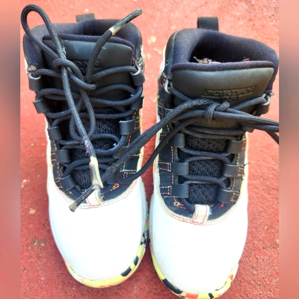 NIKE JORDAN'S Black/ White/Print Bottom Sneakers Size 11C
